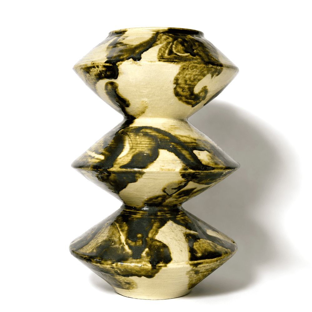 Vase Pagode, algues vert, grès émaillé olive sur crème